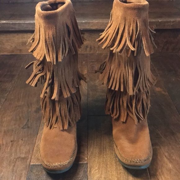 Minnetonka genuine suede fringe boots, size 8! - Picture 3 of 12